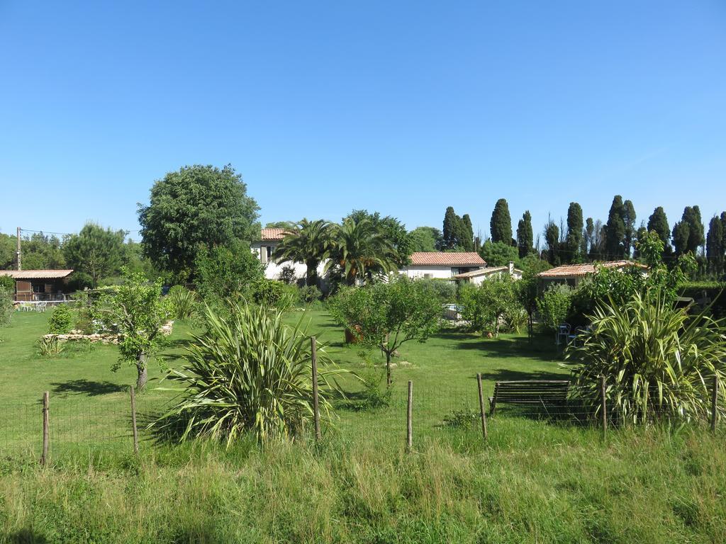 Appartement Dans Mas Provencal Grans Exterior foto