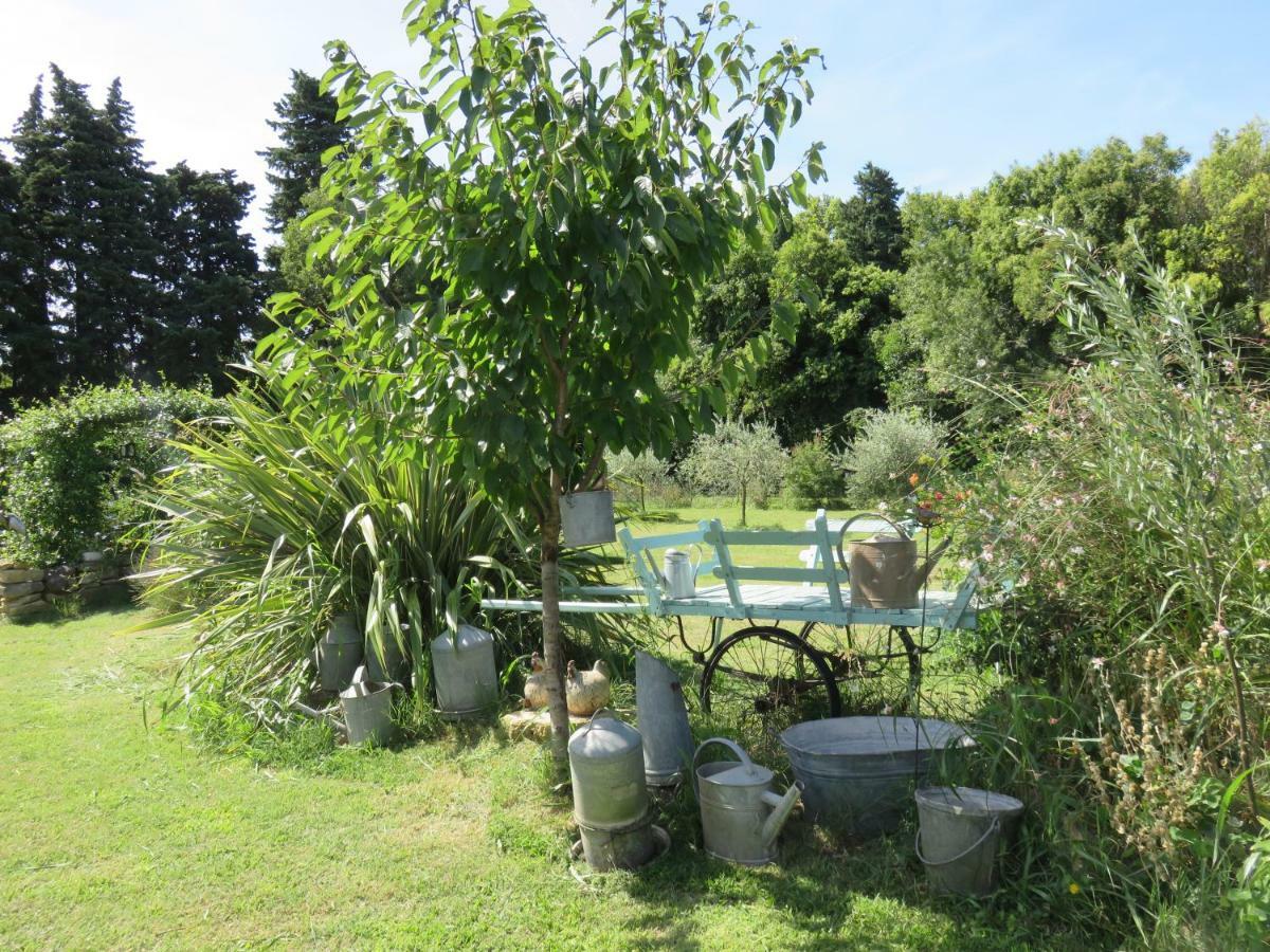 Appartement Dans Mas Provencal Grans Exterior foto