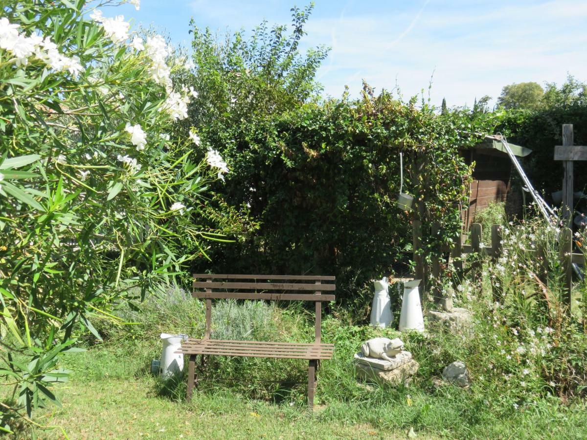 Appartement Dans Mas Provencal Grans Exterior foto